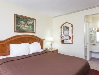 Motel Travelodge Fullerton Near Anaheim