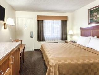 Motel Travelodge Fullerton Near Anaheim