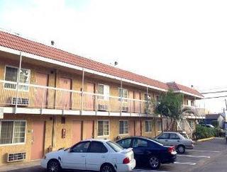 Motel Travelodge Fullerton Near Anaheim