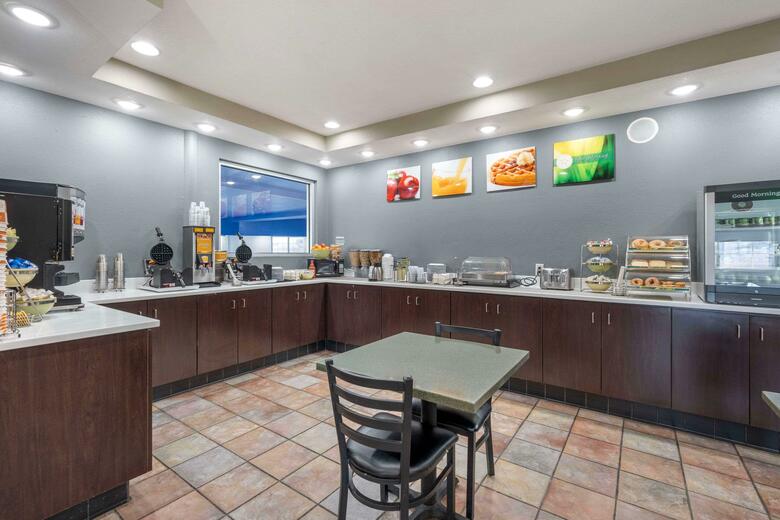 Hotel Quality Inn & Suites