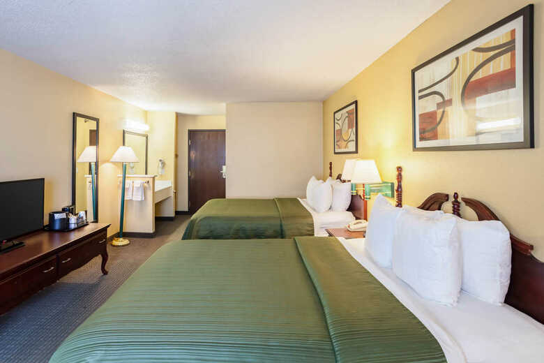 Hotel Quality Inn & Suites