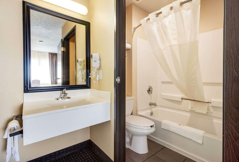 Hotel Quality Inn & Suites