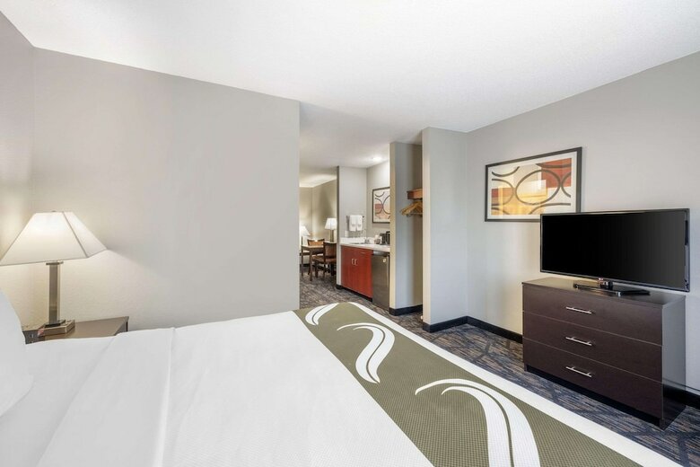Hotel Quality Inn & Suites
