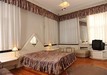 Man-tess Hotel