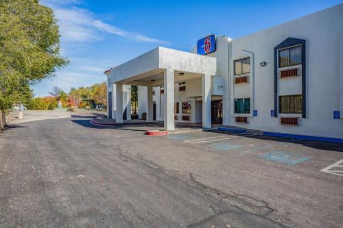 Motel 6 Santa Fe Central