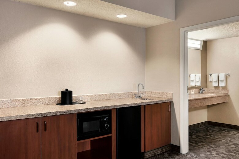 Hotel Courtyard By Marriott Tulsa Central