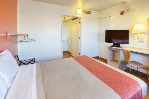 Motel 6 Pendleton