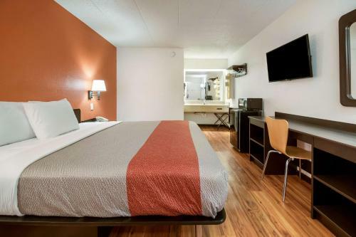 Motel 6 Grove City