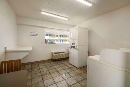Motel 6 Grove City