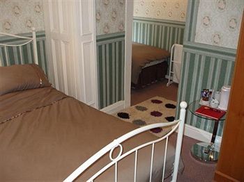 Bed & Breakfast Waves