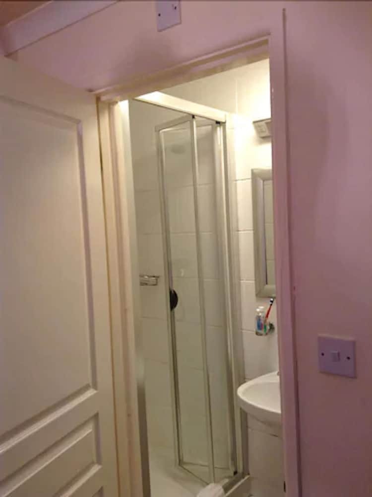 Hotel Acorn Guest House