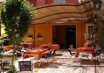 Hotel H�tel Les Pyr�n�es
