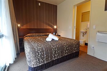 Motel Rainforest Retreat