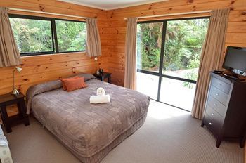 Motel Rainforest Retreat