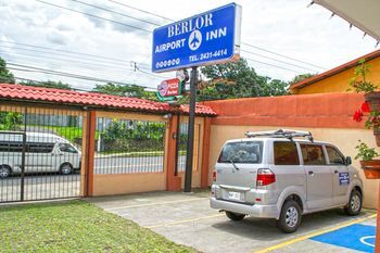 Hotel Berlor Airport Inn