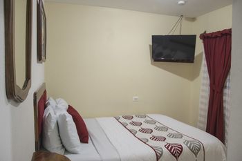 Hotel Berlor Airport Inn