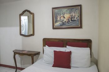 Hotel Berlor Airport Inn