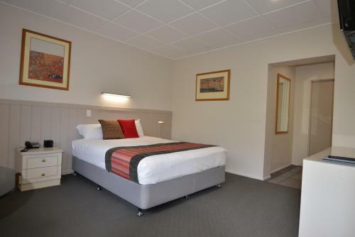 Country Comfort Amity Motel