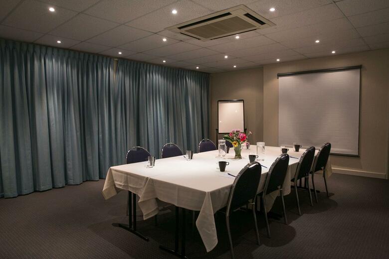 Mounts Bay Waters Apartment Hotel