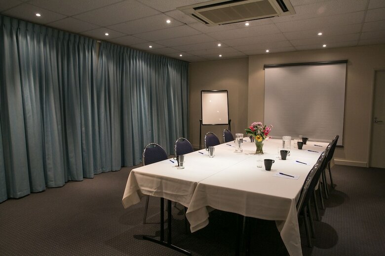 Mounts Bay Waters Apartment Hotel