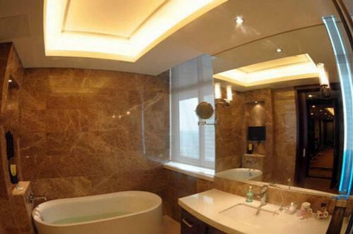 Dongfang Hotel
