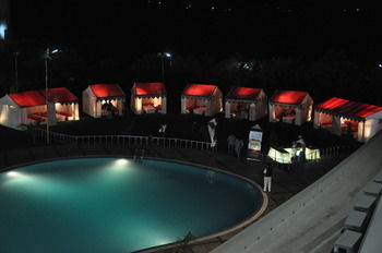 Seasons Hotel, Rajkot