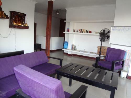 Hostal Red House