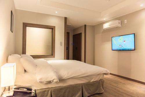 Check Inn Jeju Hotel