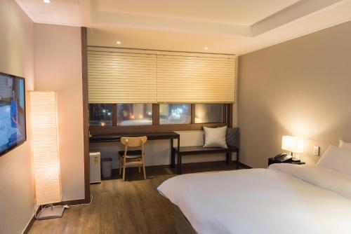 Check Inn Jeju Hotel