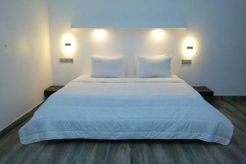 Posada Midigama Holiday Inn