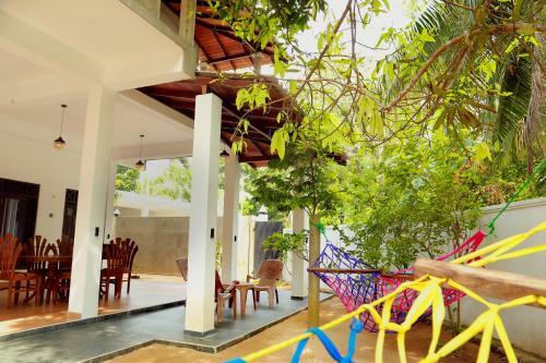 Posada Midigama Holiday Inn