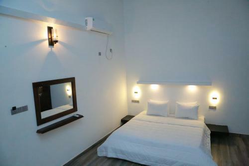 Posada Midigama Holiday Inn