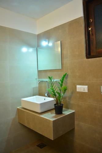 Posada Midigama Holiday Inn