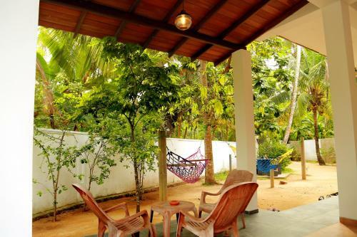 Posada Midigama Holiday Inn