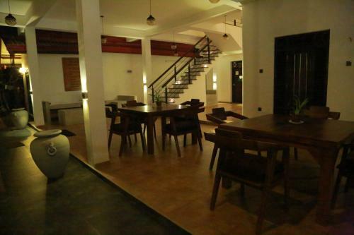Posada Midigama Holiday Inn