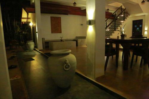 Posada Midigama Holiday Inn