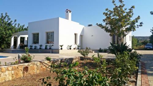 Eliofos Villa