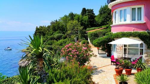 Apartments Villa Dora