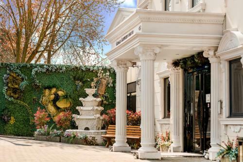 Grand Sapphire Hotel & Banqueting