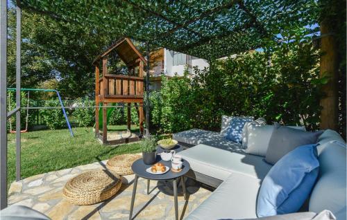 Holiday Home Zrnovnica 06