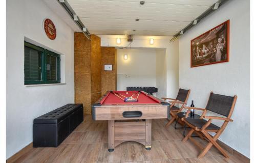 Holiday Home Zrnovnica 06