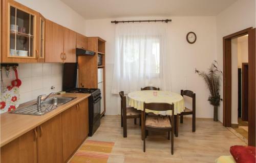 Holiday Apartment Splitska 02