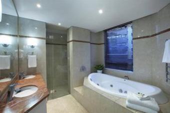 Hotel Mantra 2 Bond Street