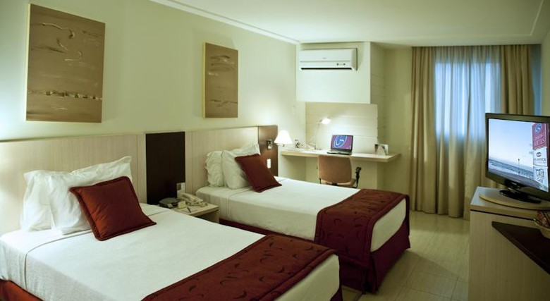 Hotel Comfort Suites Maca�