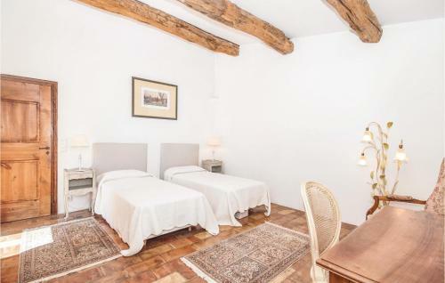 Holiday Home Le Rouret With A Fireplace 09