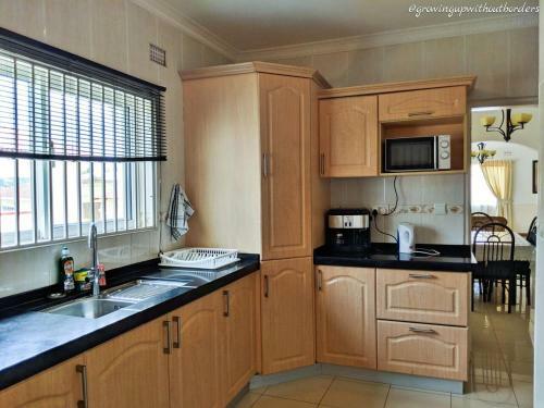 Hostal Home Up Guest House
