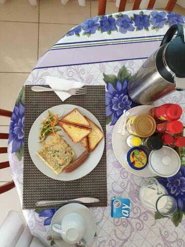 Hostal Home Up Guest House