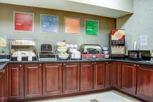 Hotel Comfort Suites Airport