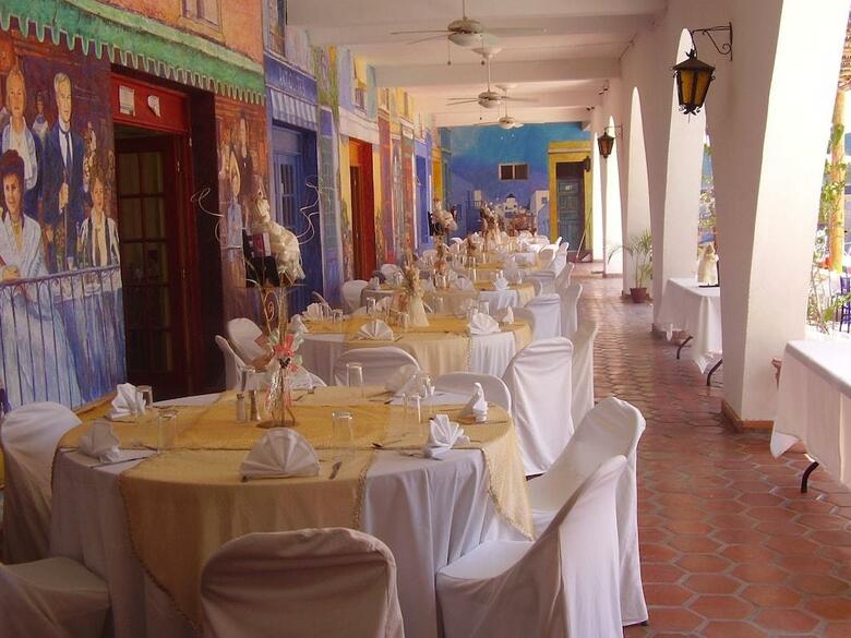 Hotel Hacienda Bugambilias