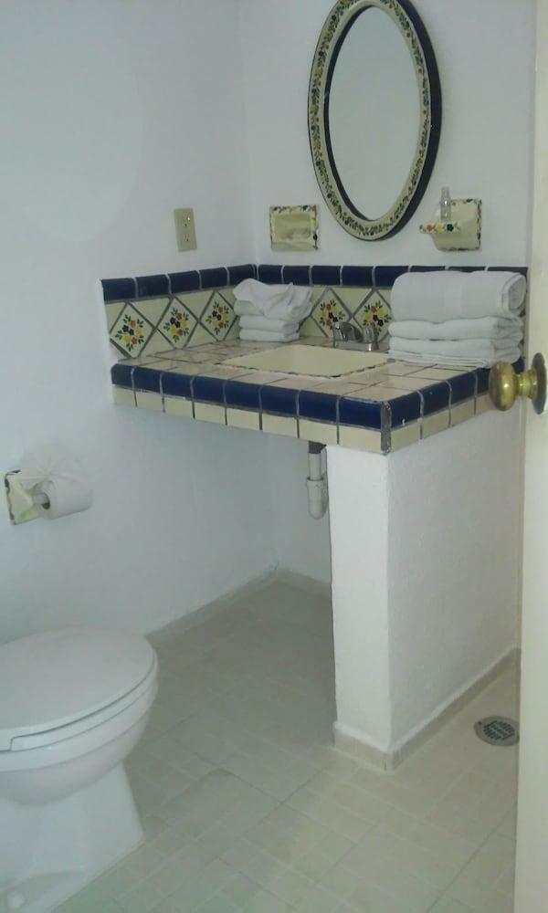 Hotel Hacienda Bugambilias